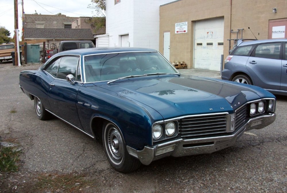 1967_Buick_LeSabre_(3985021851).jpg