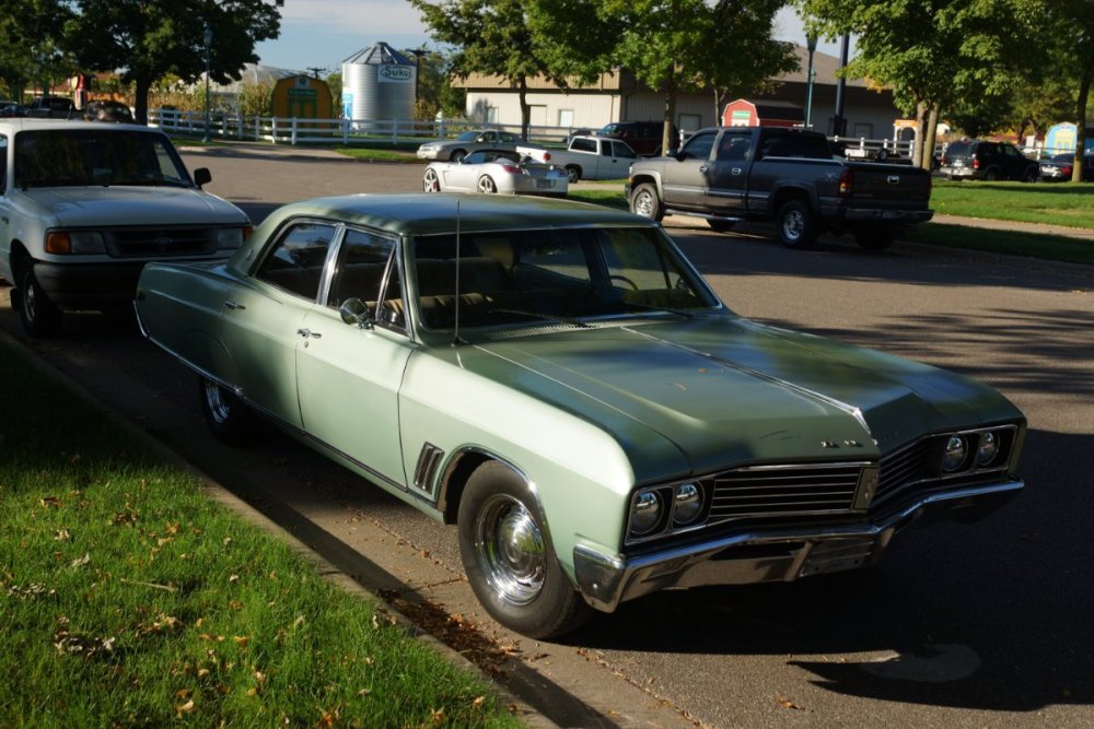 1967_Buick_Skylark_(29451260074).jpg