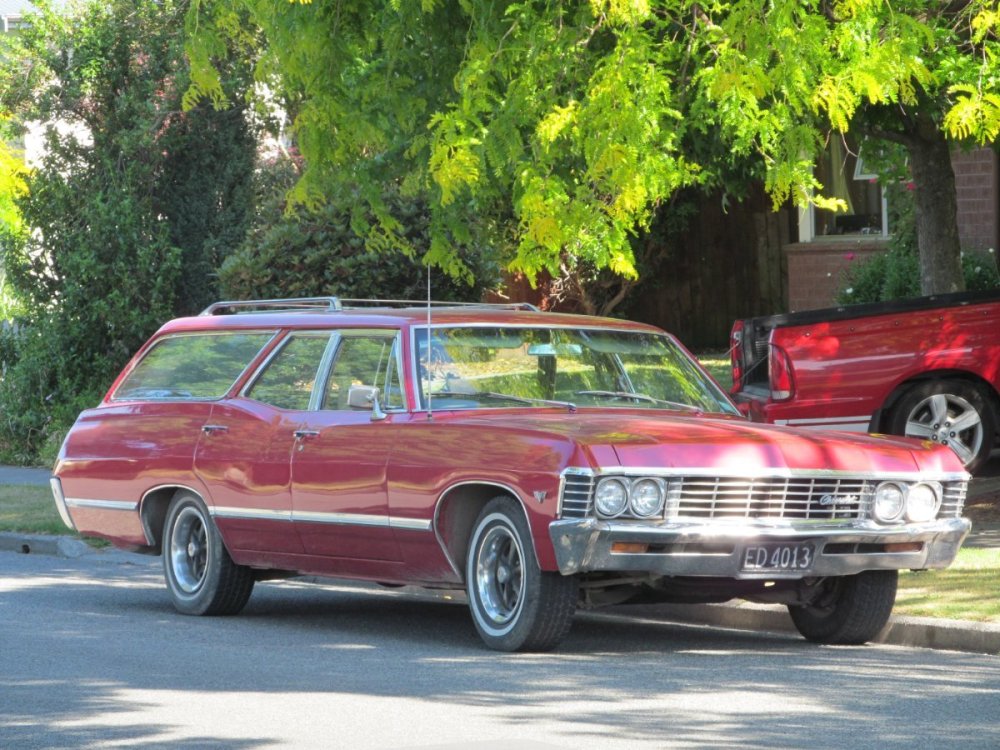 1967_Chevrolet_Impala_Station_Wagon_(11398784395).jpg