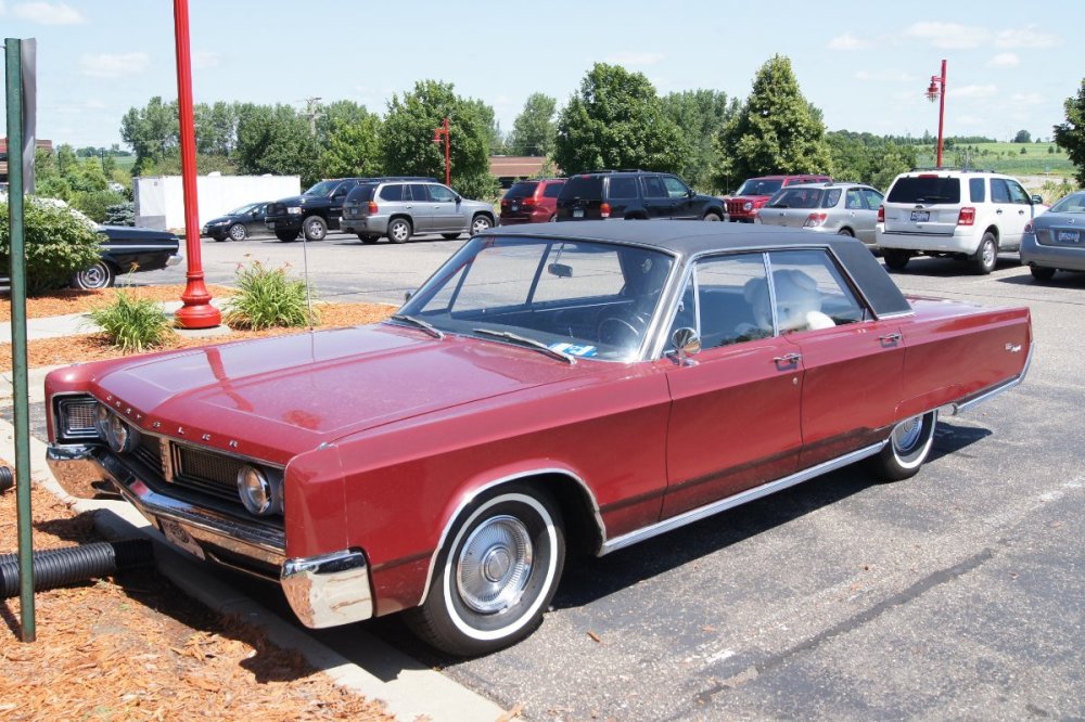 1967_Chrysler_Newport_(9338946659).jpg