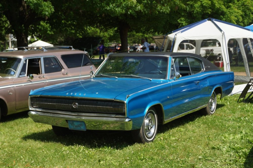 1967_Dodge_Charger_(34281465464).jpg