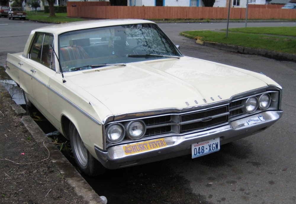 1967_Dodge_Polara_(2437641688).jpg