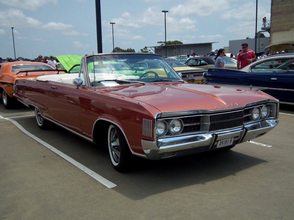 1967_Dodge_Polara_500_convertible_(12404438164).jpg