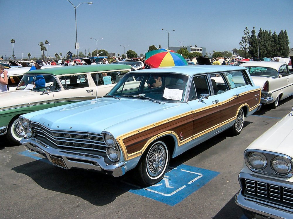 1967_Ford_Country_Squire.jpg