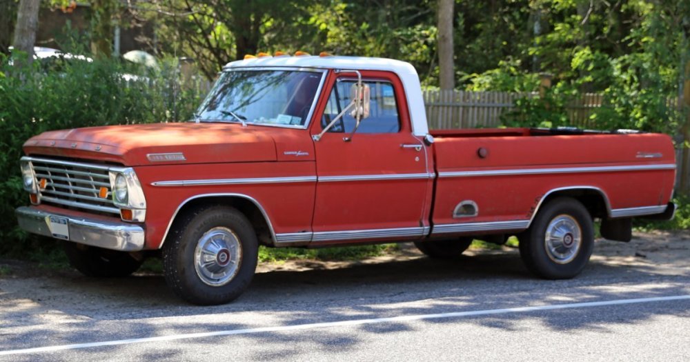 1967_Ford_F-100_Ranger_Camper_Special.jpg