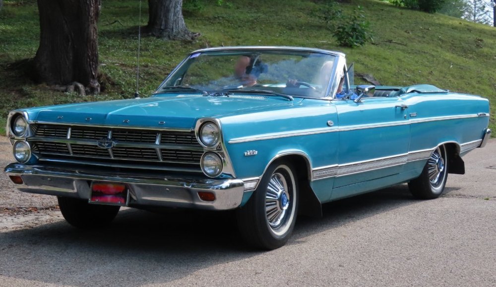 1967_Ford_Fairlane_500_Convertible,_front_left_(2022_Back_to_the_50's_Weekend).jpg