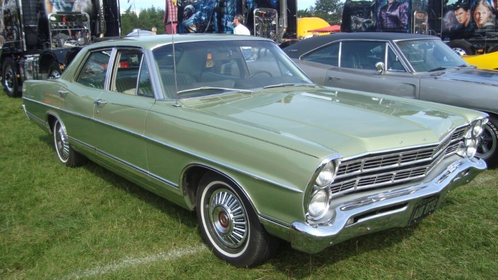 1967_Ford_Galaxie_(14584214081).jpg