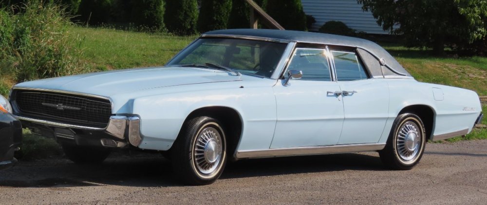 1967_Ford_Thunderbird_Four-Door_Landau,_front_left.jpg