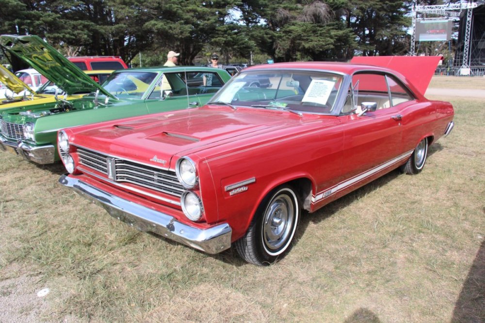1967_Mercury_Comet_Cyclone_GT_(32087792714).jpg