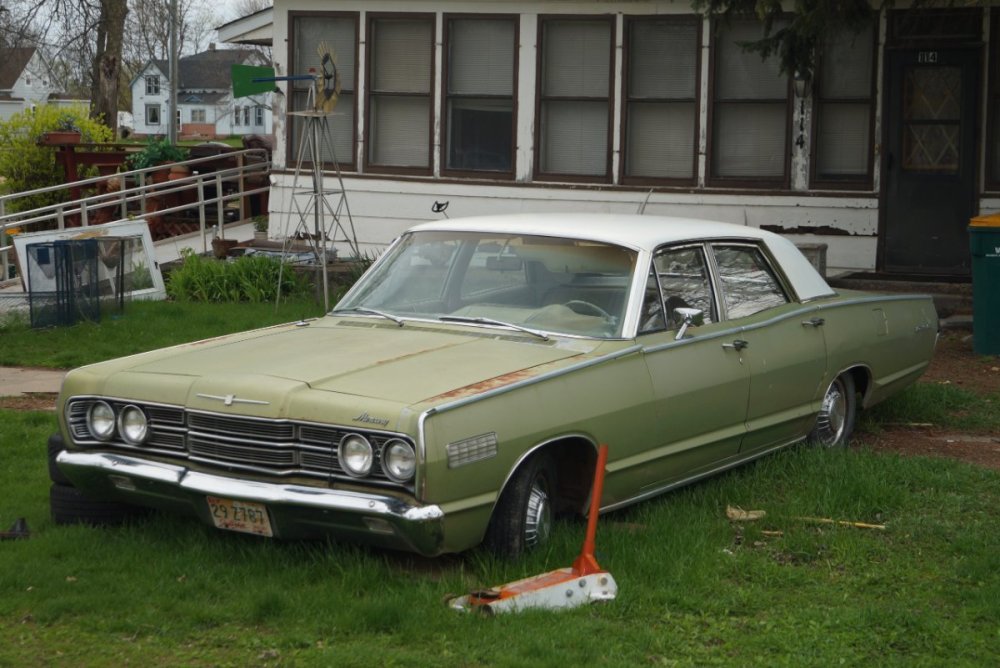 1967_Mercury_Montclair_Breezeway_(26757616235).jpg