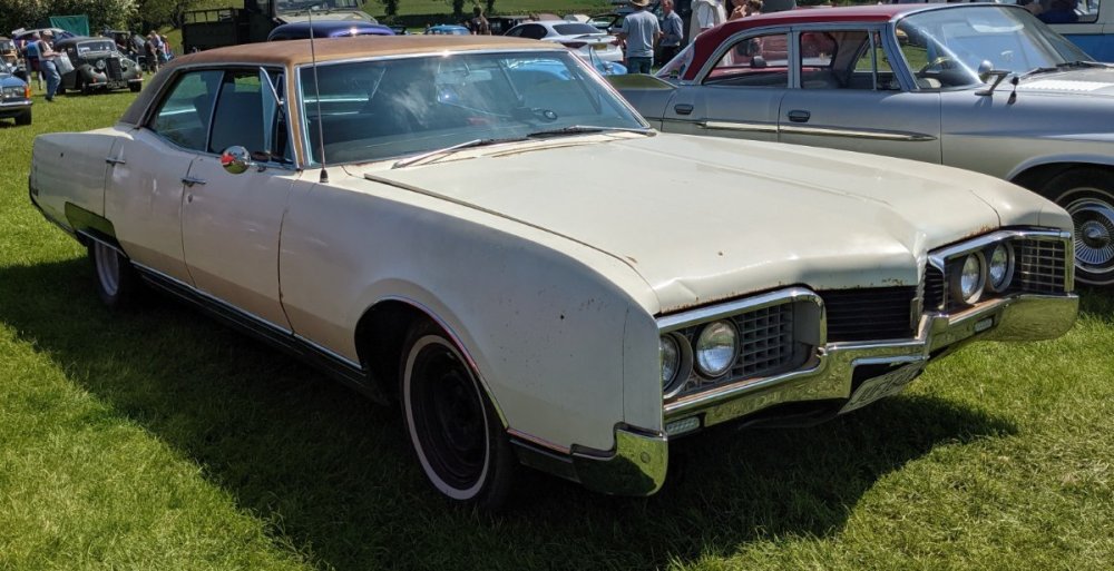 1967_Oldsmobile_98_1.jpg