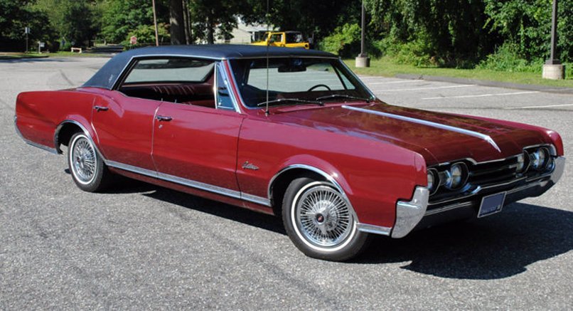 1967_Oldsmobile_Cutlass_4_d._hardtop.jpg