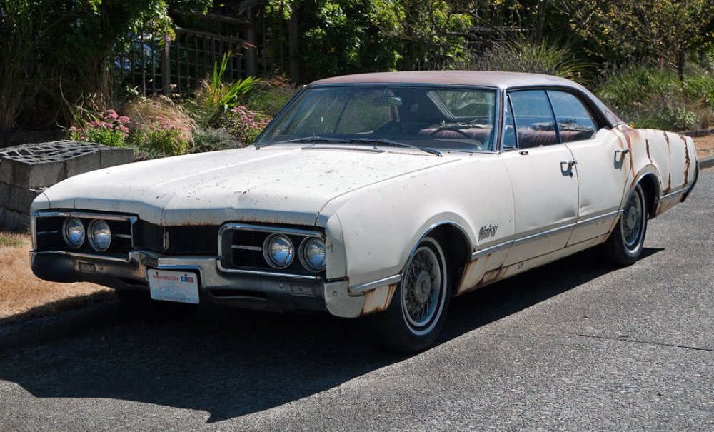 1967_Oldsmobile_Delmont_88_hardtop,_front.jpg