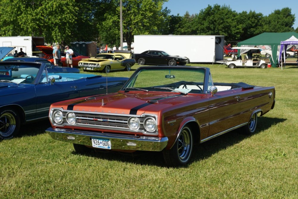 1967_Plymouth_Belvedere_GTX_Convertible_(35002607972).jpg