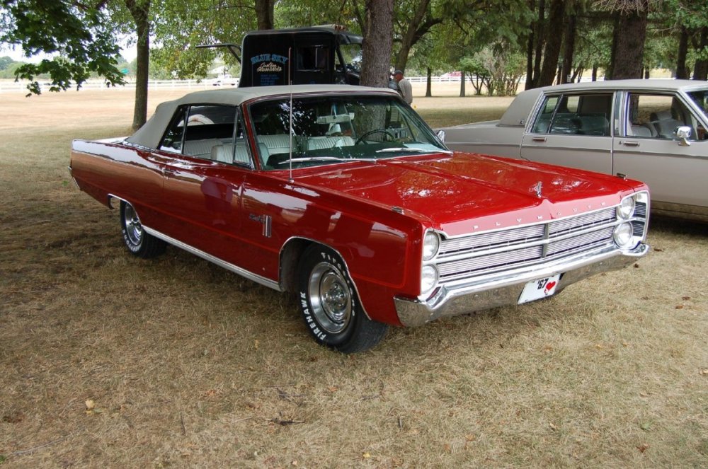 1967_Plymouth_Fury_III_(1144401848).jpg