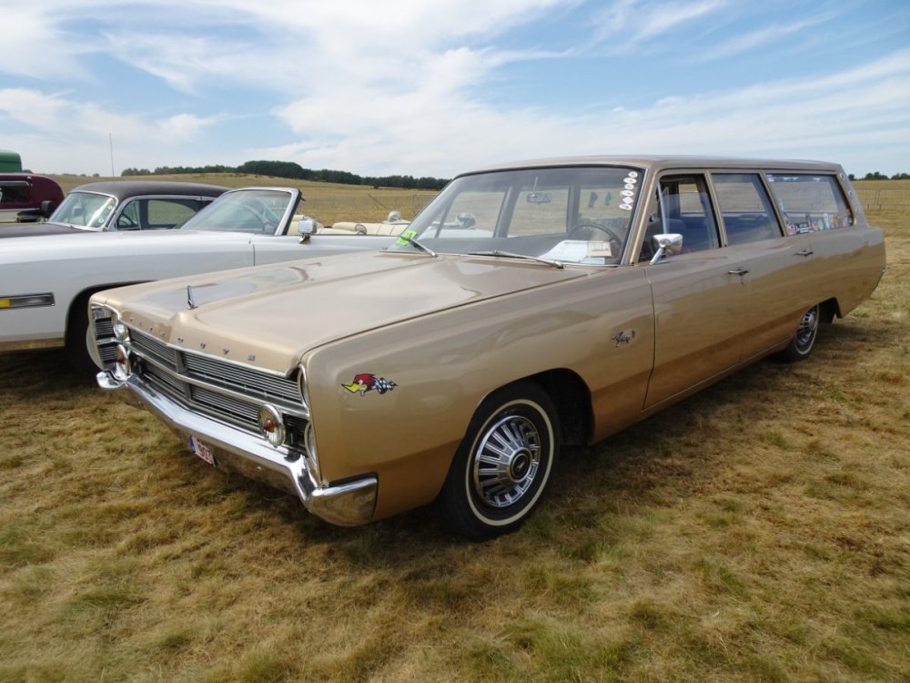 1967_Plymouth_Fury_I_wagon_Oldtimer_Fly_and_Drive_In_02.jpg