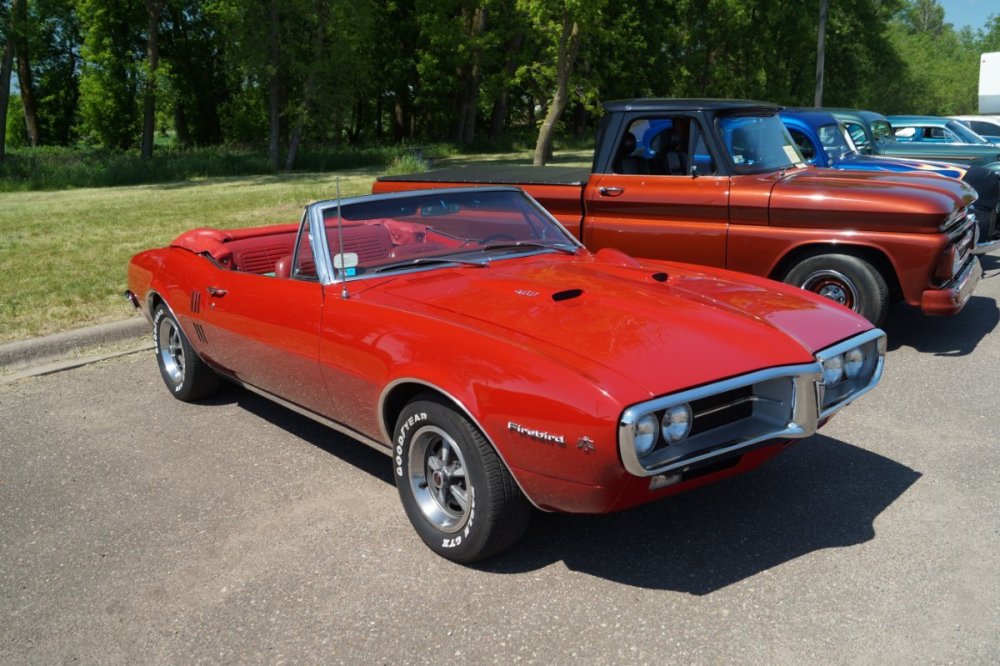 1967_Pontiac_Firebird_Convertible_(27093957301).jpg
