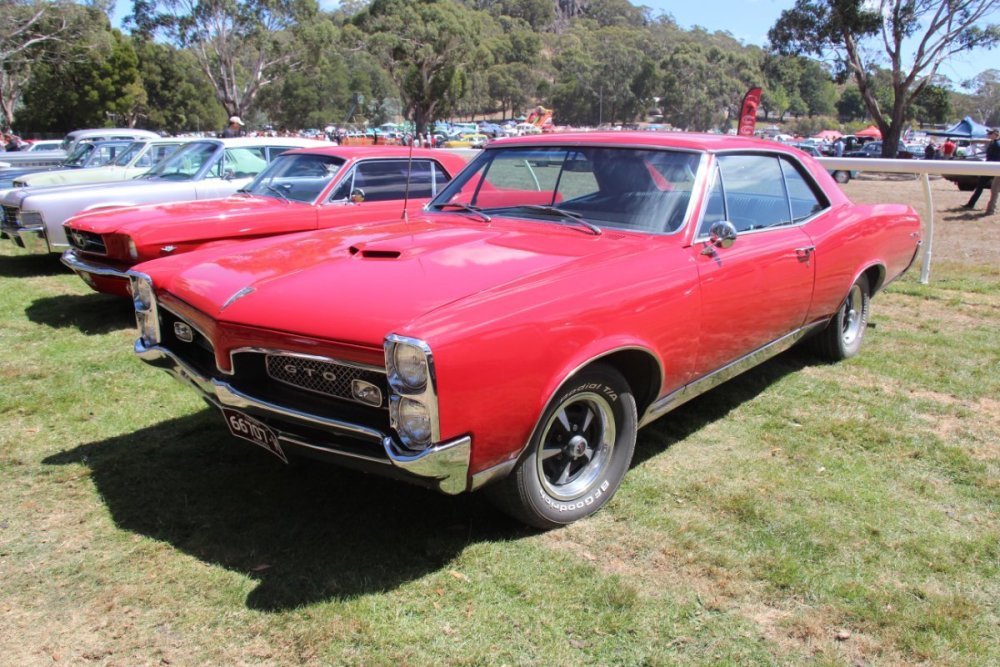 1967_Pontiac_GTO_Hardtop_(24429210984).jpg