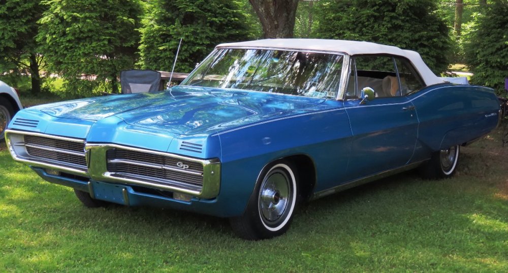 1967_Pontiac_Grand_Prix_Convertible,_front_left_(2023_ARMCO_Park_Wheels_of_Steel_Car_Cruise).jpg