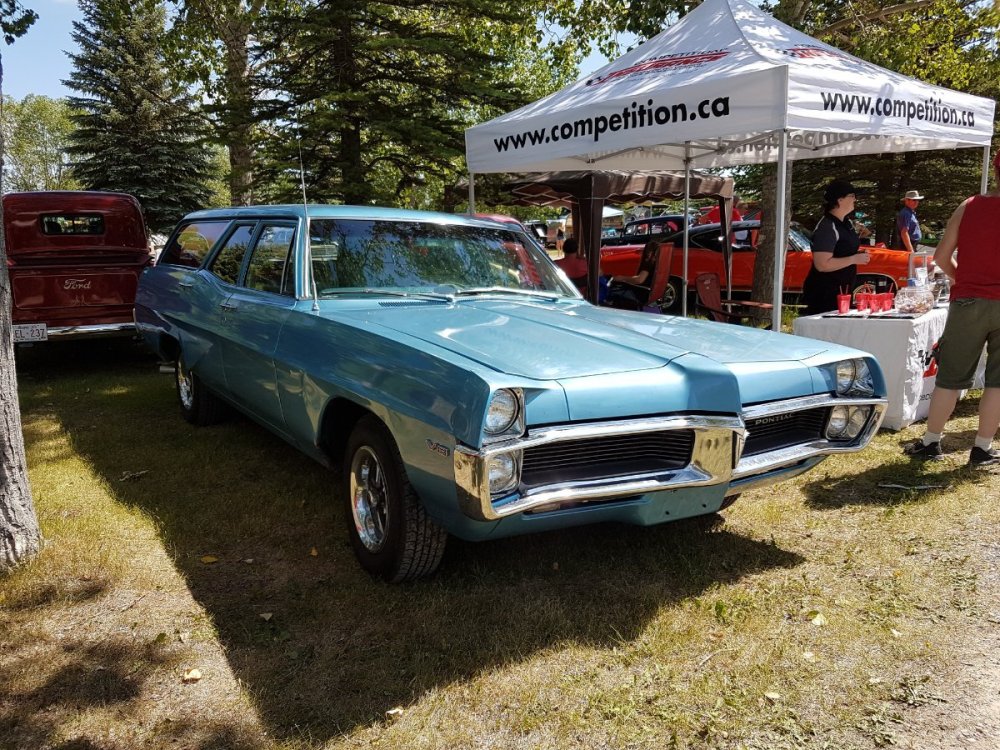1967_Pontiac_Parisienne_station_wagon_-_Flickr_-_dave_7.jpg