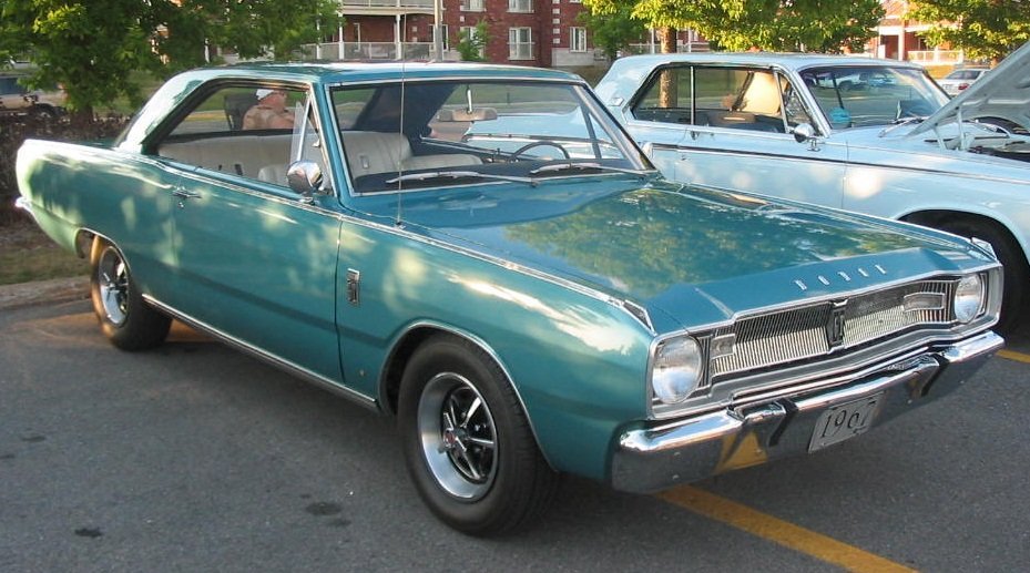 '67_Dodge_Dart_Coupe_(Auto_classique_Jukebox_Burgers_'11).jpg
