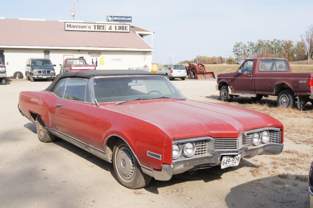 67_Oldsmobile_Ninety_Eight_(8041315821).jpg