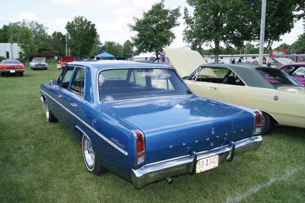 67_Plymouth_Valiant_200_(7154643719).jpg