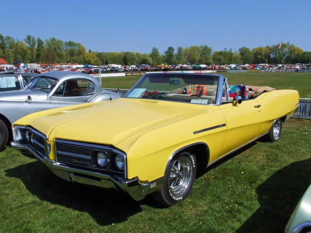 Buick_LeSabre_1.jpg