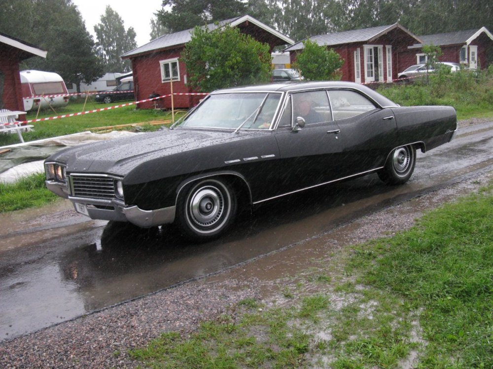 Buick_Le_Sabre_1967_(6098448172).jpg