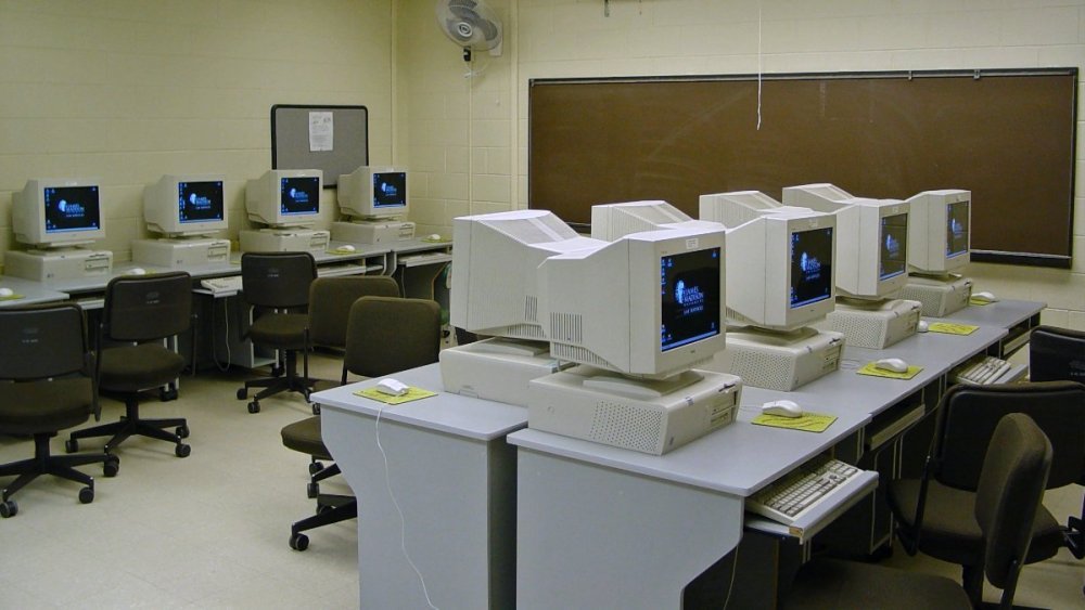 Maury_Hall_computer_lab_-01-_(49977807278).jpg